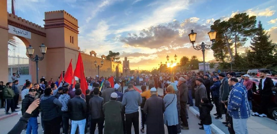 بعدما طردهم الجيش الجزائري.. عامل إقليم فجيج يجتمع مع مستغلي أراضي العرجة بعدما طردهم الجيش الجزائري.. عامل إقليم فجيج يجتمع مع مستغلي أراضي العرجة