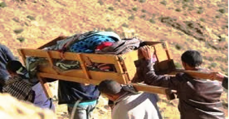 فيديو حمل سيدة على نعش بأعالي إقليم أزيلال يخلق الجدل على مواقع التواصل ورئيس جماعة يوضح