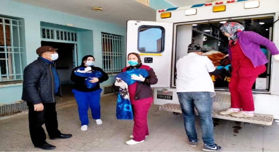 في عمل إنساني نبيل.. فريق متكامل ينجح في تمكين سيدة من ولادة توأم وسط الثلوج بإقليم تازة في عمل إنساني نبيل.. فريق متكامل ينجح في تمكين سيدة من ولادة توأم وسط الثلوج بإقليم تازة