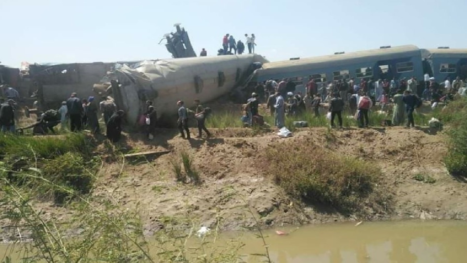 دماء على القضبان.. عشرات القتلى والجرحى بحادث تصادم قطارين في مصر دماء على القضبان.. عشرات القتلى والجرحى بحادث تصادم قطارين في مصر