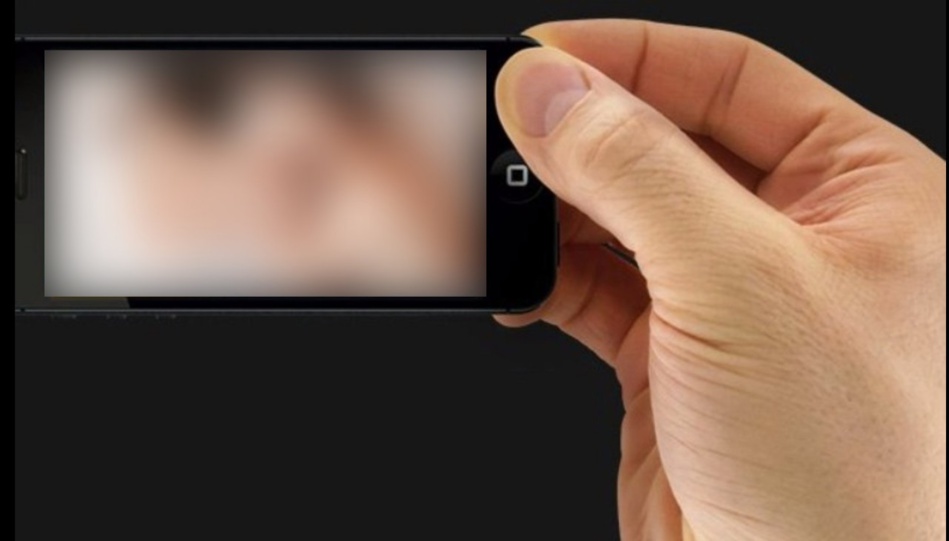 الصدفة تقود أبا لاكتشاف علاقة استغلال جنسي لإبنته القاصر باولاد تايمة الصدفة تقود أبا لاكتشاف علاقة استغلال جنسي لإبنته القاصر باولاد تايمة