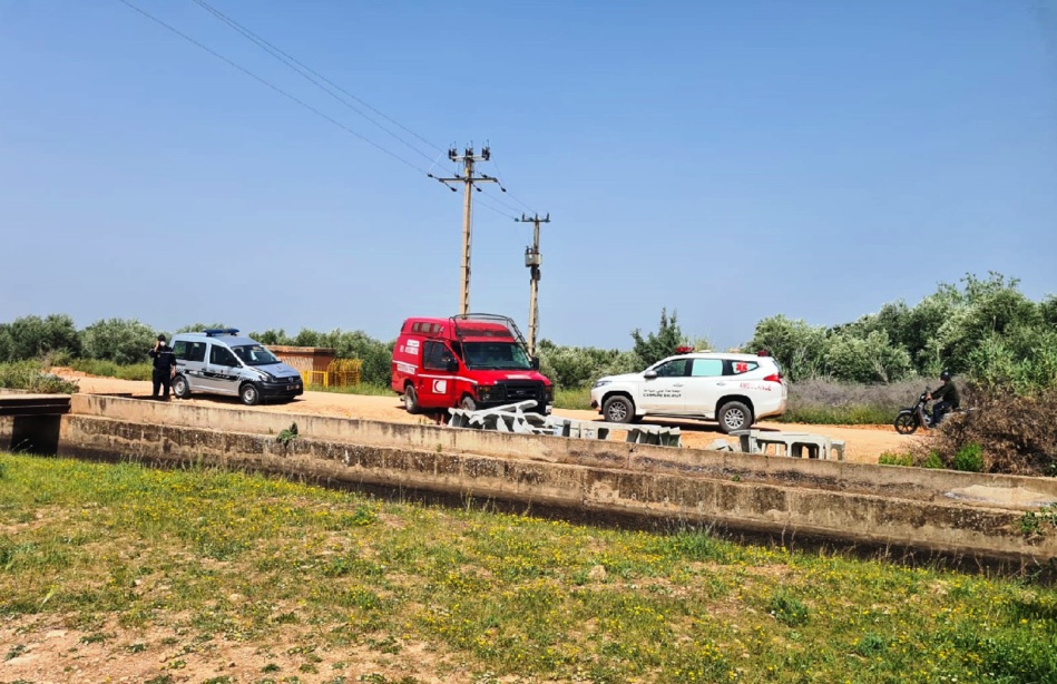 الوقاية المدنية تنتشل خمسيني جثته طفت على سطح القناة المائية أفورار بني عياط الوقاية المدنية تنتشل خمسيني جثته طفت على سطح القناة المائية أفورار بني عياط