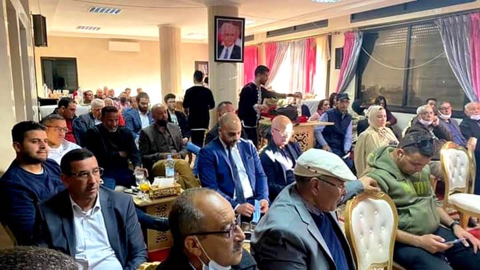 الدكتور "حجيرة" والدكتور "معزوز" يترأسان لقاءً تشاورياً حول "مشروع برنامج حزب الاستقلال لتنمية المناطق الحدودية" الدكتور "حجيرة" والدكتور "معزوز" يترأسان لقاءً تشاورياً حول "مشروع برنامج حزب الاستقلال لتنمية المناطق الحدودية"