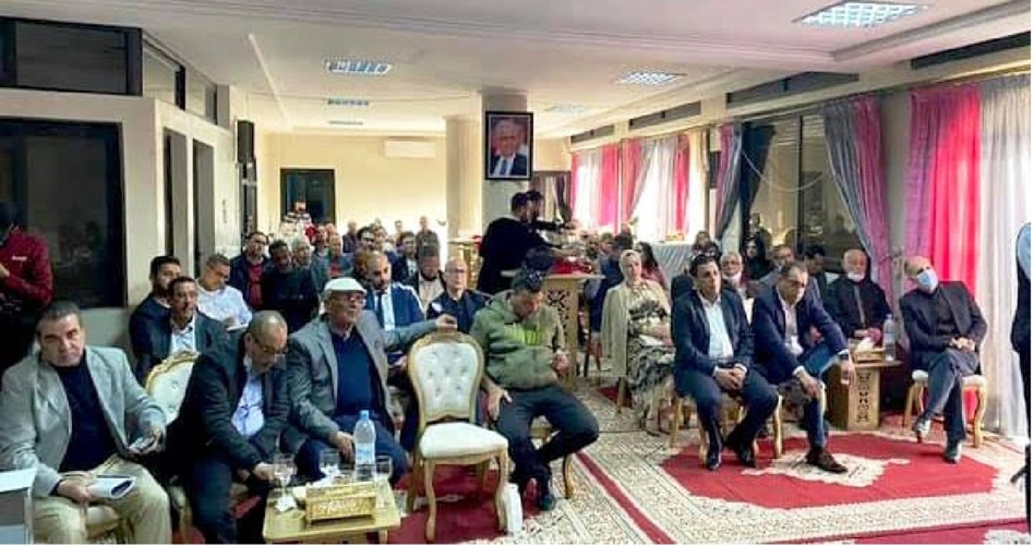 الدكتور "حجيرة" والدكتور "معزوز" يترأسان لقاءً تشاورياً حول "مشروع برنامج حزب الاستقلال لتنمية المناطق الحدودية" الدكتور "حجيرة" والدكتور "معزوز" يترأسان لقاءً تشاورياً حول "مشروع برنامج حزب الاستقلال لتنمية المناطق الحدودية"