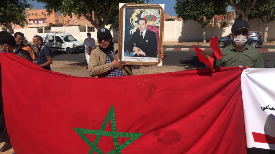 أرباب ومهنيي المقاهي بالدشيرة الجهادية يحتجون ضد قرارات الجماعة أرباب ومهنيي المقاهي بالدشيرة الجهادية يحتجون ضد قرارات الجماعة