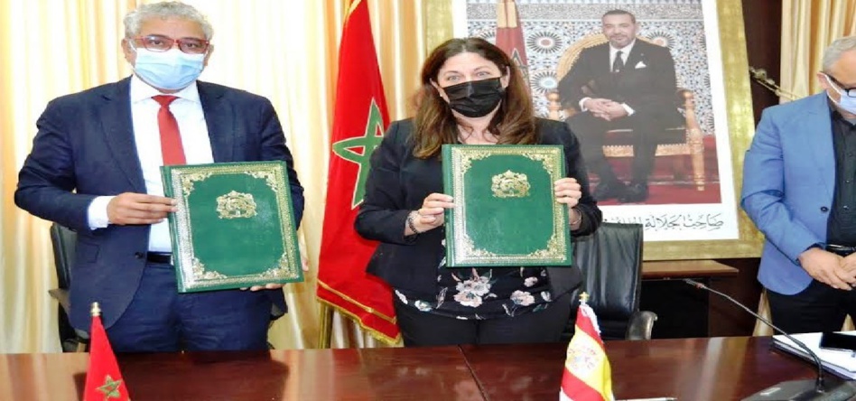 "جامعة محمد الأول بوجدة" توقع اتفاق شراكة مع "السفارة الاسبانية بالرباط" "جامعة محمد الأول بوجدة" توقع اتفاق شراكة مع "السفارة الاسبانية بالرباط"