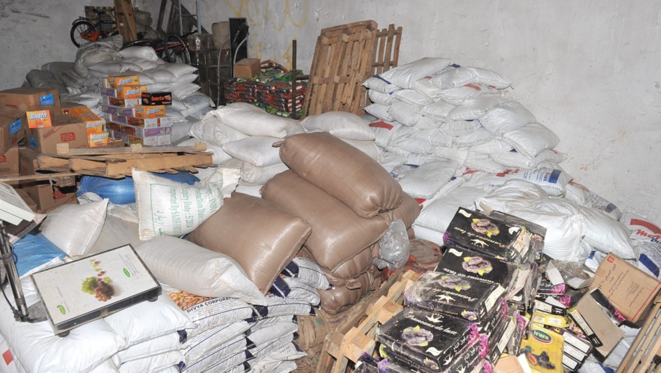 السلطات الأمنية تحجز أطنانا من المواد الغذائية الفاسدة ضواحي البيضاء السلطات الأمنية تحجز أطنانا من المواد الغذائية الفاسدة ضواحي البيضاء