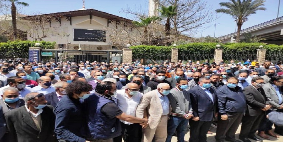 بالصور.. تشييع جثمان الكاتب الصحفي مكرم محمد أحمد إلى مثواه الأخير