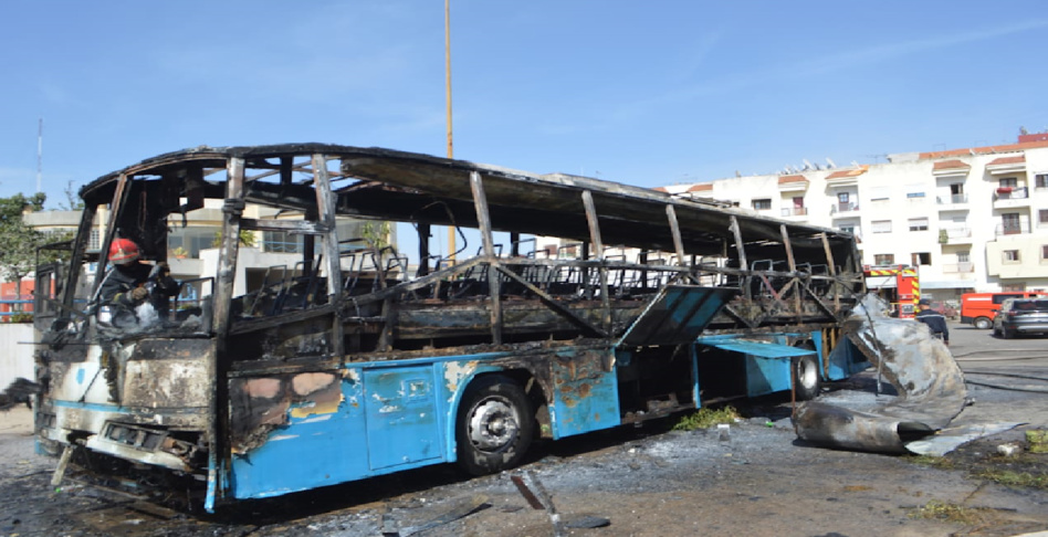 حادث "احتراق حافلة للنقل العمومي" بالمحطة الطرقية "يستنفر المسؤولين بسطات" حادث "احتراق حافلة للنقل العمومي" بالمحطة الطرقية "يستنفر المسؤولين بسطات"