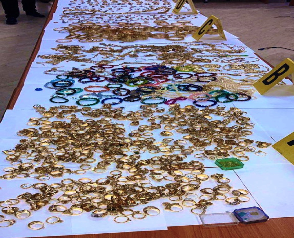 شرطة طنجة توقف شخصين في قضية سطو على محل لبيع الحلي والمجوهرات شرطة طنجة توقف شخصين في قضية سطو على محل لبيع الحلي والمجوهرات