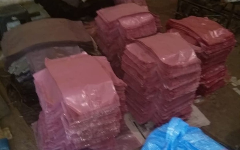 السلطات المغربية تداهم معملا سريا لصناعة الأكياس البلاستيكية ببنسليمان