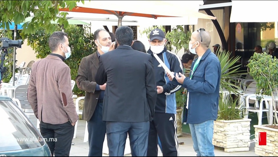 أرباب المقاهي والمطاعم يطالبون العثماني بالتجاوب مع مذكرتهم المطلبية أرباب المقاهي والمطاعم يطالبون العثماني بالتجاوب مع مذكرتهم المطلبية