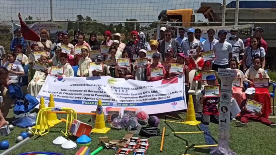 جمعية تعزيز التعاون المغربي الكوري تشرف بالقصر الكبير على تسليم معدات رياضية لجمعية أجيال