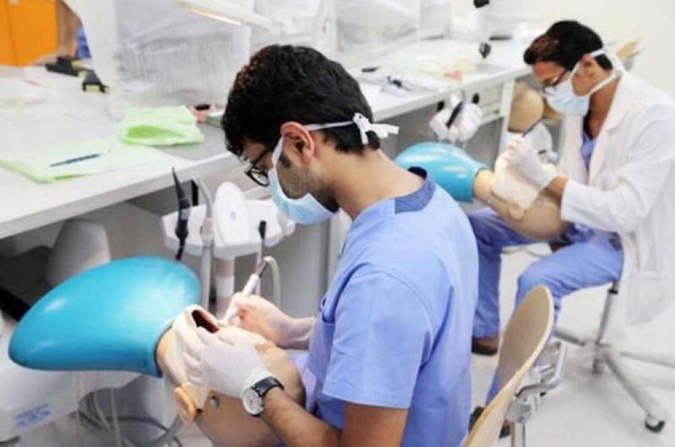 بعد المصادقة عليه في  المجلس الحكومي.. مشروع الأطباء الأجانب يثير الجدل في صفوف القطاع الصحي بعد المصادقة عليه في  المجلس الحكومي.. مشروع الأطباء الأجانب يثير الجدل في صفوف القطاع الصحي