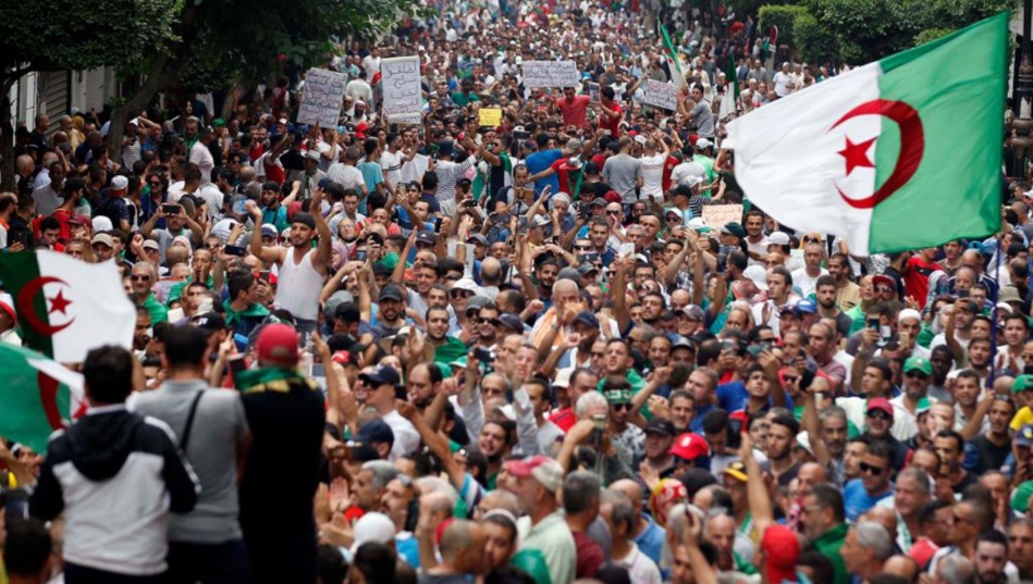 نجاح المقاطعة و ارتفاع سقف مطالب الحراك الشعبي يقوضان محاولات النظام الجزائري تجديد شرعيته المخدوشة نجاح المقاطعة و ارتفاع سقف مطالب الحراك الشعبي يقوضان محاولات النظام الجزائري تجديد شرعيته المخدوشة