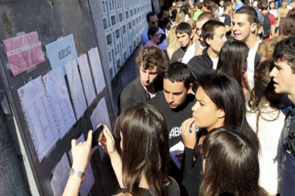 جهة مراكش آسفي تحقق أعلى معدل على الصعيد الوطني و بلوغ نسبة النجاح بميزة التفوق 50 % جهة مراكش آسفي تحقق أعلى معدل على الصعيد الوطني و بلوغ نسبة النجاح بميزة التفوق 50 %