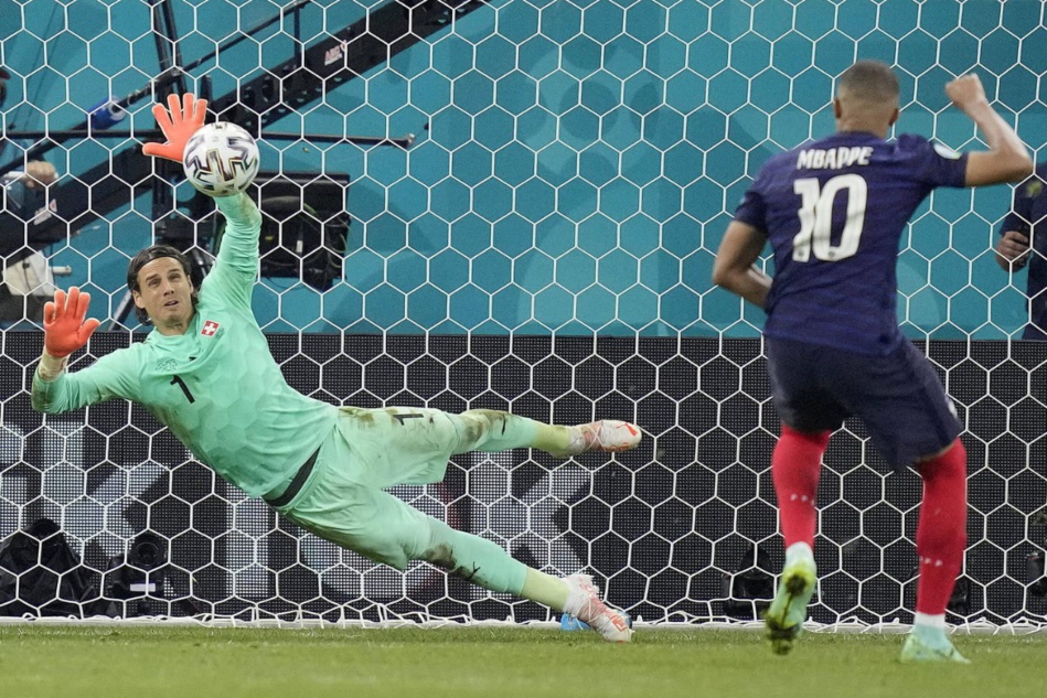 "مبابي" يقود بطل العالم إلى خارج اليورو من باب ركلات الترجيح أمام سويسرا