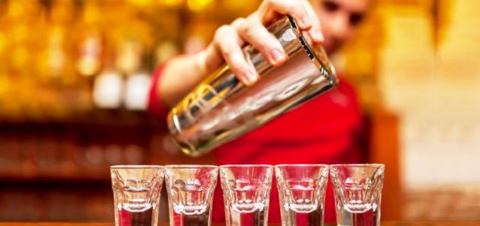 مصرع عشرة أشخاص جراء تناول محلول كحولي مشبوه بوجدة مصرع عشرة أشخاص جراء تناول محلول كحولي مشبوه بوجدة