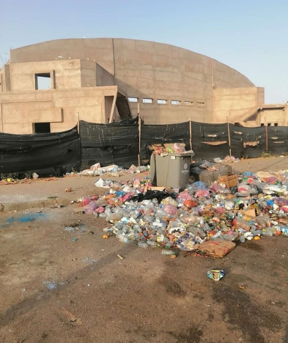 مظاهر مشينة ومقززة تشوه وتدنس واجهة المؤسسات العمومية بسيدي بنور مظاهر مشينة ومقززة تشوه وتدنس واجهة المؤسسات العمومية بسيدي بنور