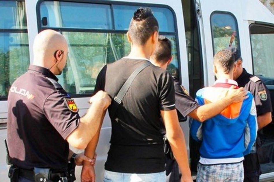 سلطات مدريد ترحل دفعة ثانية من القاصرين المغاربة من سبتة إلى المملكة سلطات مدريد ترحل دفعة ثانية من القاصرين المغاربة من سبتة إلى المملكة