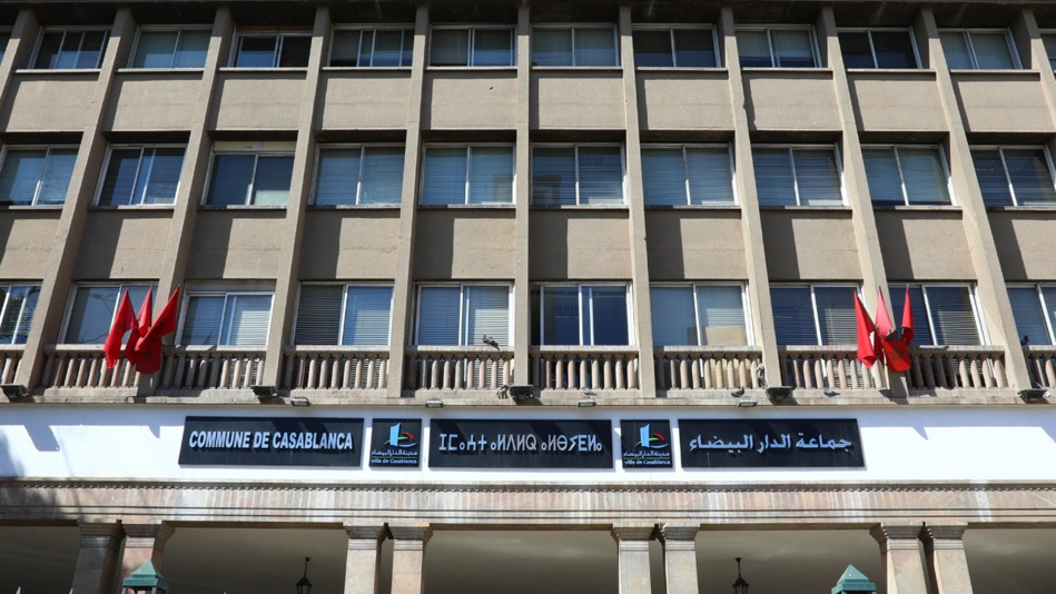 مجلس جماعة البيضاء ينهي ولايته بحرمان 1200 موظف من  تعويضاتهم