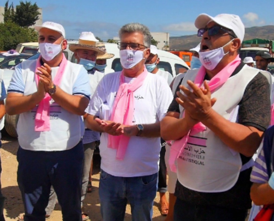 على يمين الصورة "رفيق بلقوشي" وعلى يسارها"منصف الطوب" برلماني عن إقليم تطوان على يمين الصورة "رفيق بلقوشي" وعلى يسارها"منصف الطوب" برلماني عن إقليم تطوان