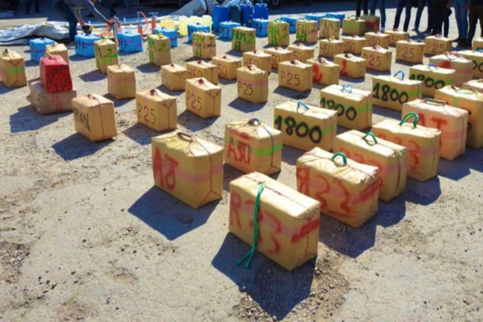 حجز طنين من مخدر الشيرا وتوقيف سبعة أشخاص باكادير حجز طنين من مخدر الشيرا وتوقيف سبعة أشخاص باكادير