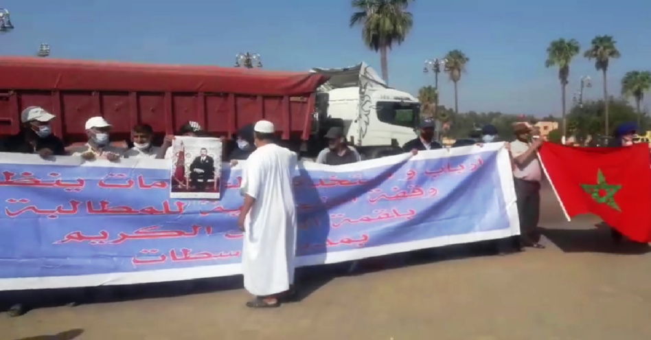 في ظل الجائحة "لقمة العيش" تخــرج مستخدمي ومستخدمات الحمامات إلى الاحتجاج في ظل الجائحة "لقمة العيش" تخــرج مستخدمي ومستخدمات الحمامات إلى الاحتجاج