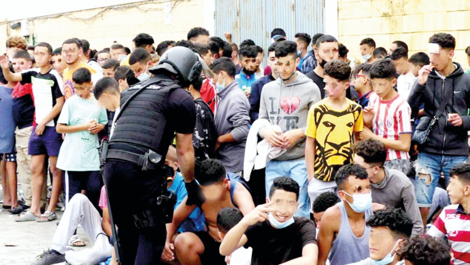 آلاف الأطفال والشباب يقصدون مدينة الفنيدق بسبب إشاعة متداولة آلاف الأطفال والشباب يقصدون مدينة الفنيدق بسبب إشاعة متداولة