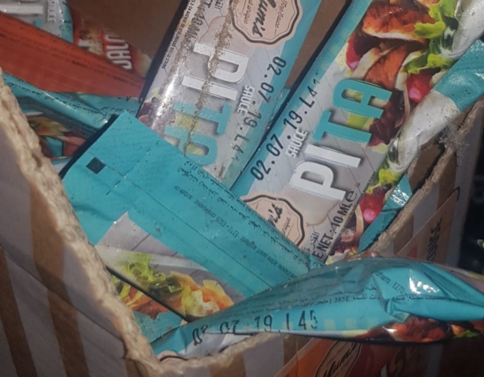 حجز حوالي 3 أطنان من المواد الغذائية الفاسدة والسلع الاستهلاكية بوجدة حجز حوالي 3 أطنان من المواد الغذائية الفاسدة والسلع الاستهلاكية بوجدة