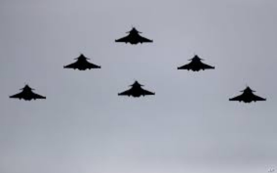 الجزائر تمنع الطيران العسكري الفرنسي من دخول مجالها الجوي الجزائر تمنع الطيران العسكري الفرنسي من دخول مجالها الجوي