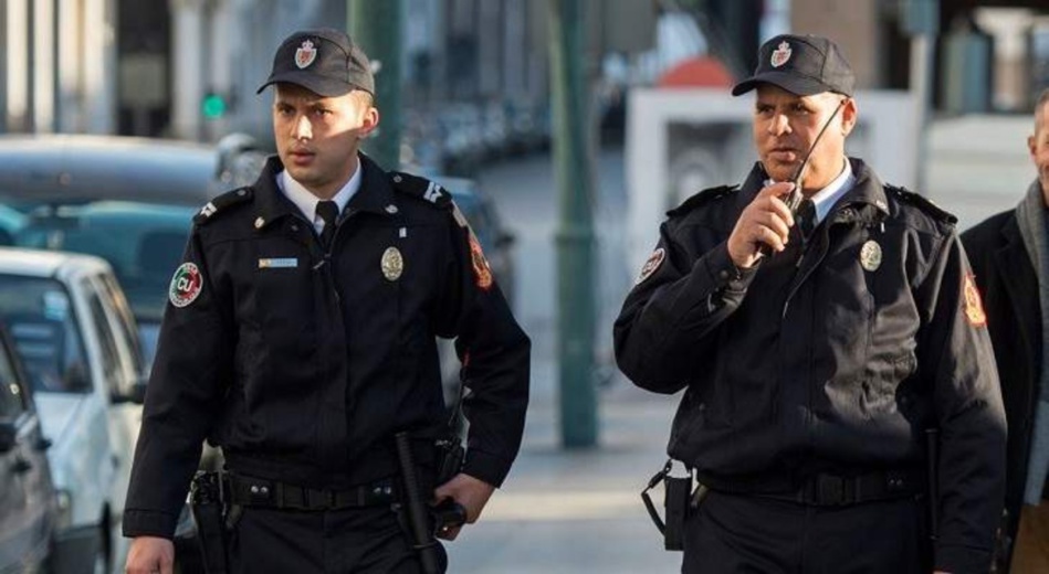 توقيف شخصين بتهمة سرقة سيارات الأجرة بالعنف تحت التهديد بالسلاح الأبيض بتطوان  توقيف شخصين بتهمة سرقة سيارات الأجرة بالعنف تحت التهديد بالسلاح الأبيض بتطوان