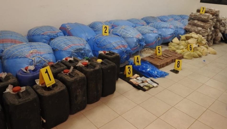 توقيف عشريني متهم بحيازة المخدرات وترويجها توقيف عشريني متهم بحيازة المخدرات وترويجها