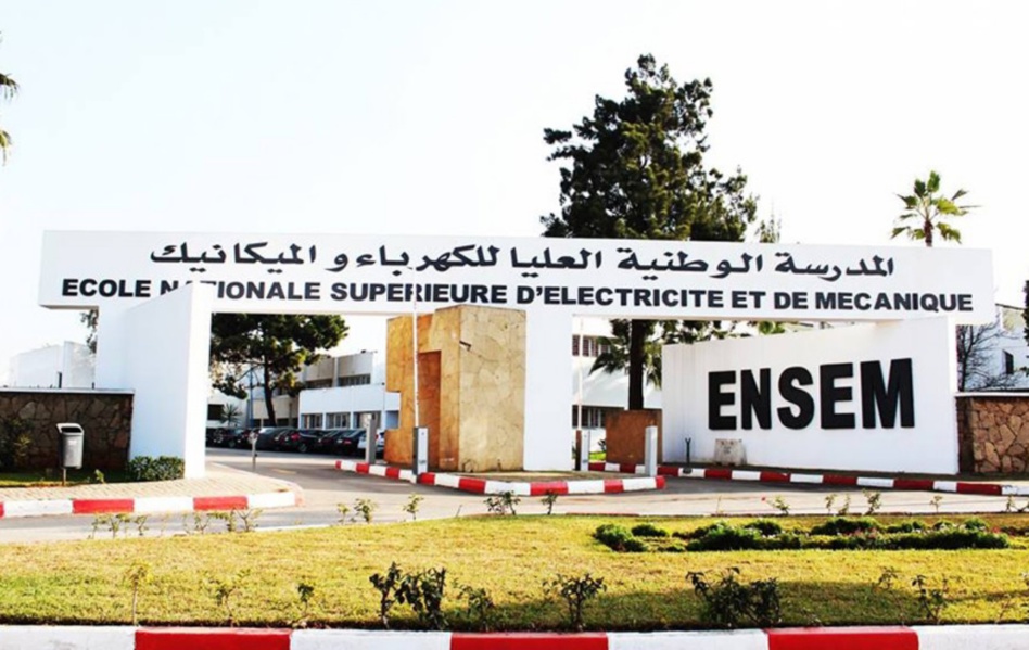 طلبة السنة الأولى بالمدرسة الوطنية العليا للكهرباء و الميكانيك يرفضون قرار الدراسة عن بعد طلبة السنة الأولى بالمدرسة الوطنية العليا للكهرباء و الميكانيك يرفضون قرار الدراسة عن بعد