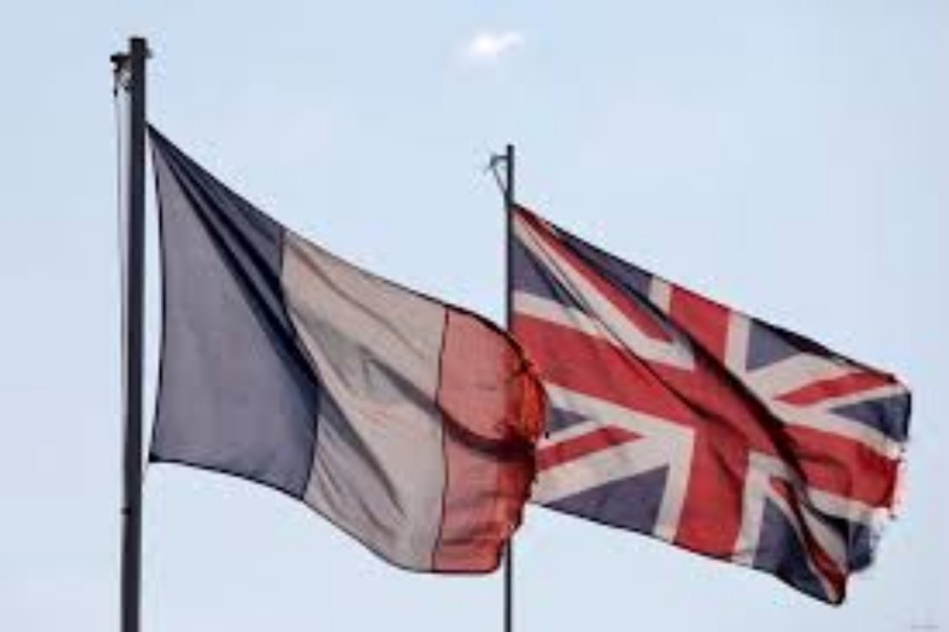 فرنسا تهدد المملكة المتحدة بعراقيل تجارية في الخلاف حول الصيد البحري
