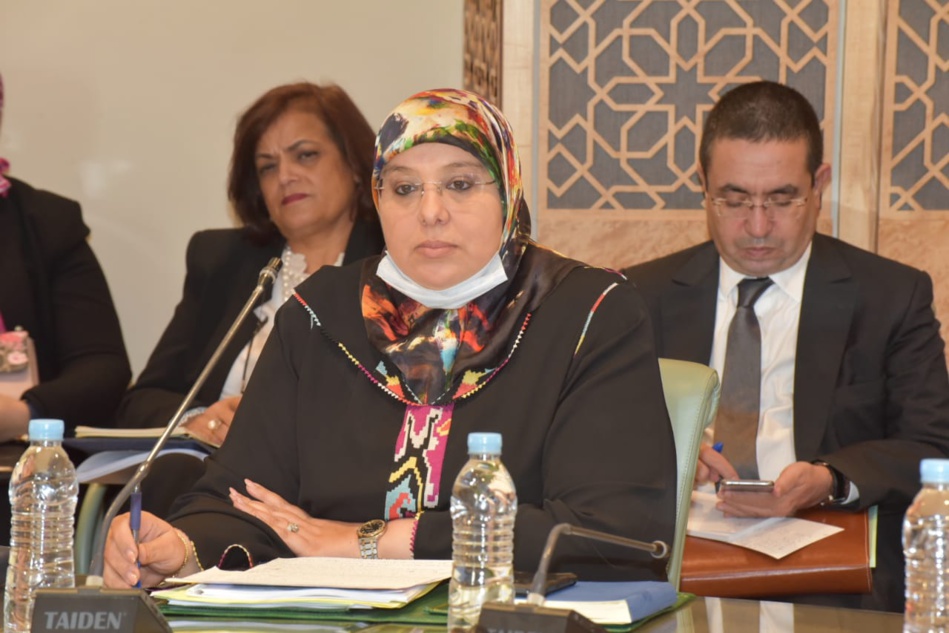 النائبة البرلمانية نورة كروم النائبة البرلمانية نورة كروم