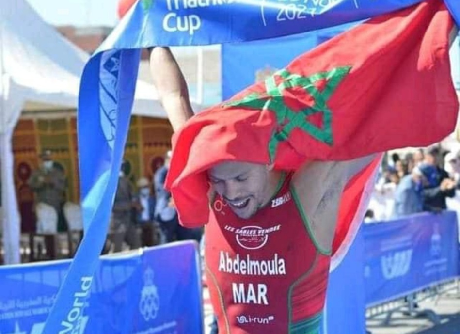 تتويج مغربي في بطولة الترياتلون بالداخلة تتويج مغربي في بطولة الترياتلون بالداخلة