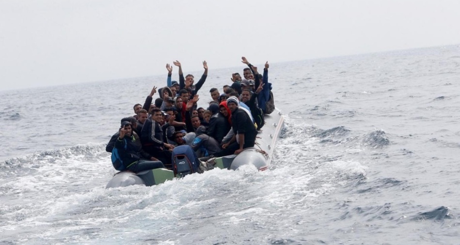 سلطات العيون تتصدى للهجرة غير المشروعة عبر شواطئها سلطات العيون تتصدى للهجرة غير المشروعة عبر شواطئها