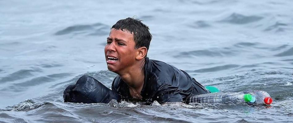 يأس "أشرف" وبكاؤه يتصدران صور العام يأس "أشرف" وبكاؤه يتصدران صور العام