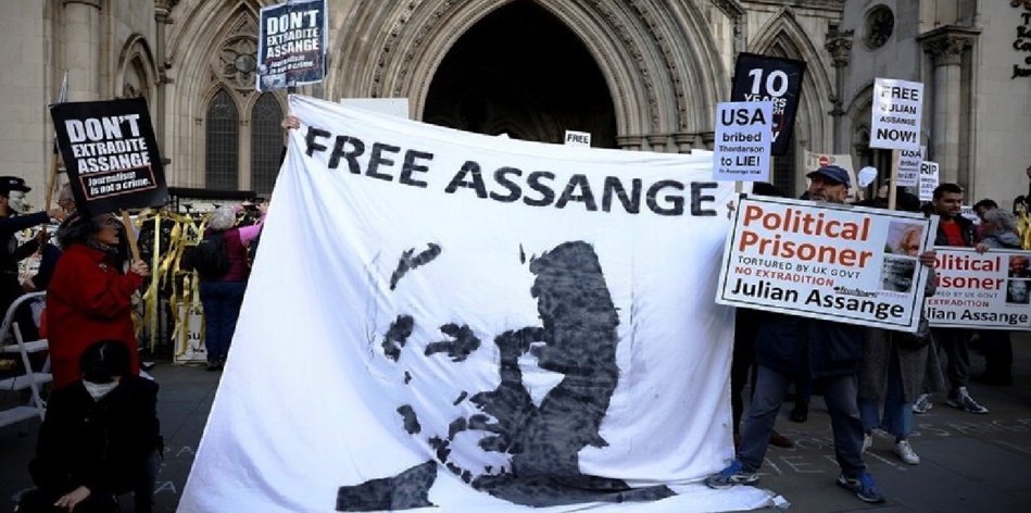 محكمة بريطانية تسمح بتسليم مؤسس "ويكيليكس" للولايات المتحدة.. وروسيا معلقة: قرار مخزي محكمة بريطانية تسمح بتسليم مؤسس "ويكيليكس" للولايات المتحدة.. وروسيا معلقة: قرار مخزي