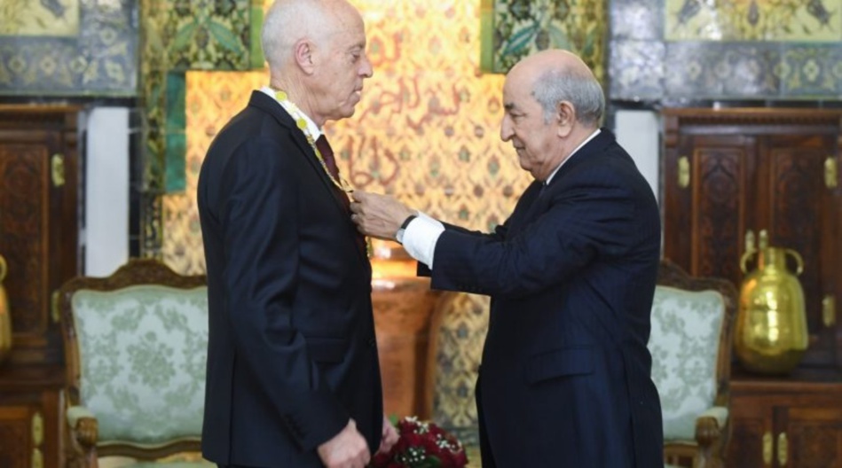 الرئيس الجزائري في زيارة لتونس و بجيبه 300 مليون دولار الرئيس الجزائري في زيارة لتونس و بجيبه 300 مليون دولار