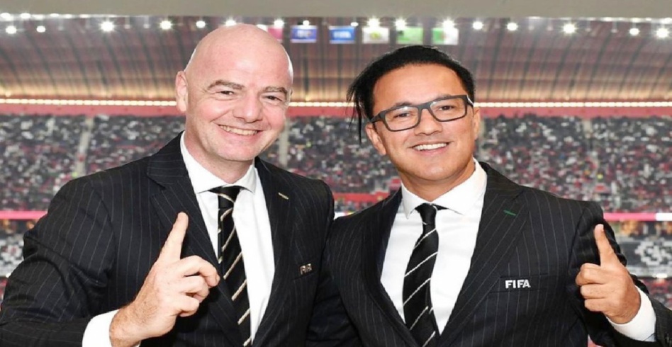 رسمياً.. "الفيفا" يعين المنتج المغربي "ريدوان" مديرا تنفيذيا للترفيه الإبداعي رسمياً.. "الفيفا" يعين المنتج المغربي "ريدوان" مديرا تنفيذيا للترفيه الإبداعي