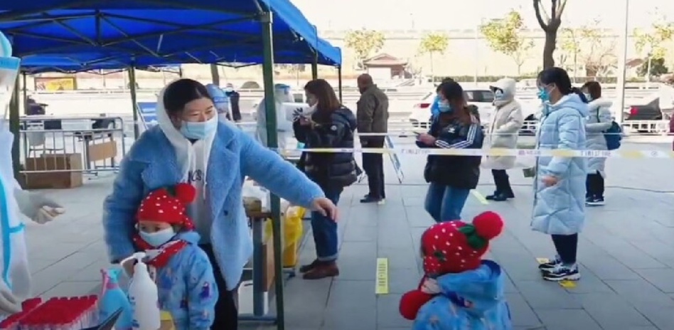 "الصين" تغلق مدينة تضم 13 مليون نسمة وتفرض "حجراً صحياً" "الصين" تغلق مدينة تضم 13 مليون نسمة وتفرض "حجراً صحياً"