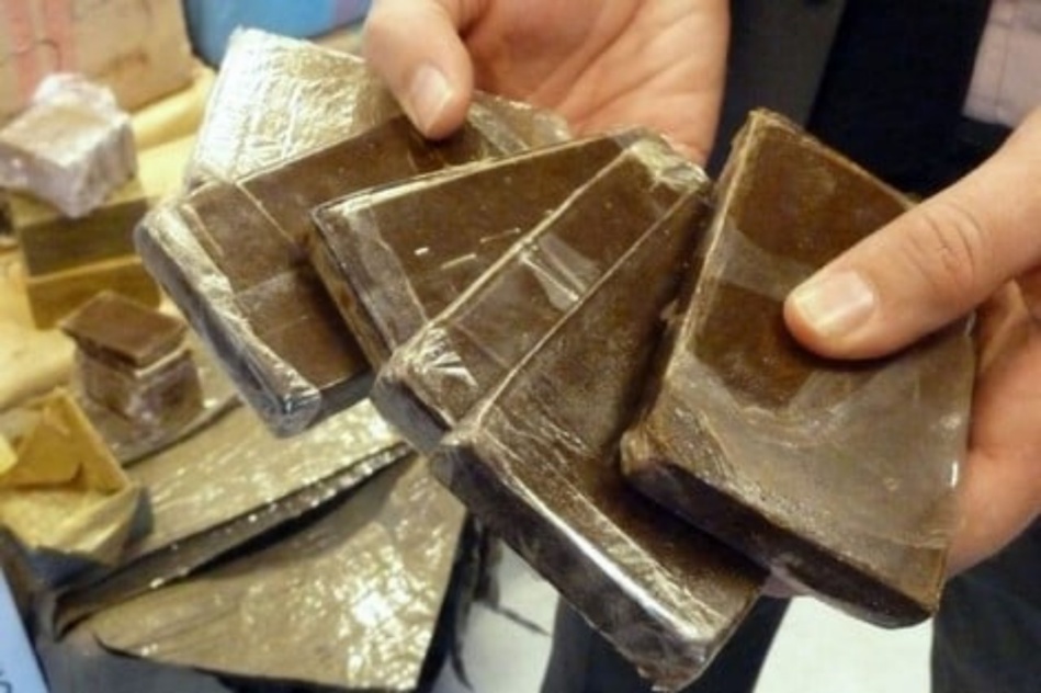 ضبط 36 رزمة من مخدر الشيرا على متن قارب للصيد التقليدي بالحسيمة ضبط 36 رزمة من مخدر الشيرا على متن قارب للصيد التقليدي بالحسيمة