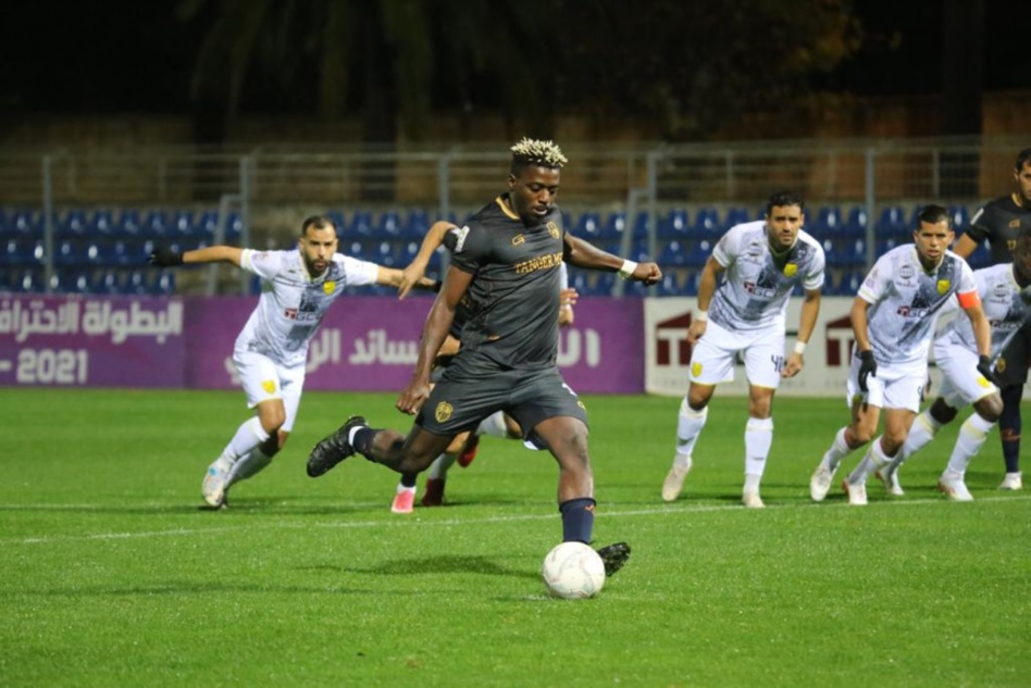 من مباراة المغرب الفاسي واتحاد طنجة