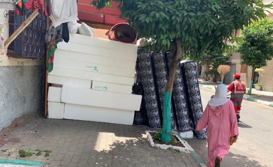 فوضى الاستغلال العشوائي للملك العمومي تستشري بشوارع البيضاء فوضى الاستغلال العشوائي للملك العمومي تستشري بشوارع البيضاء