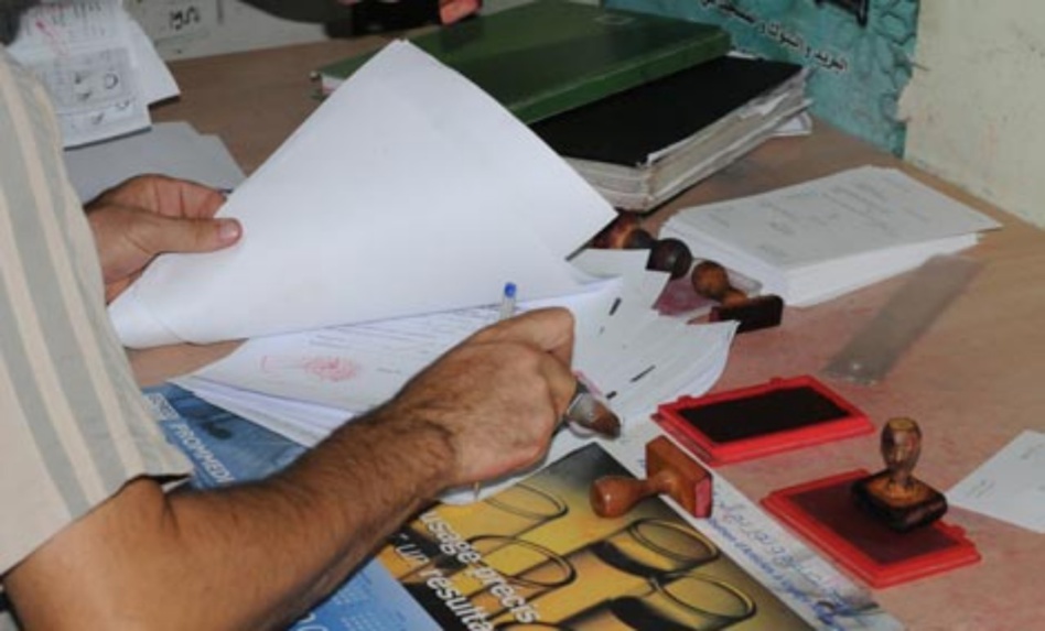 القبض على منعش عقاري وأربعة عدول بسبب تزوير وثائق عقارية القبض على منعش عقاري وأربعة عدول بسبب تزوير وثائق عقارية