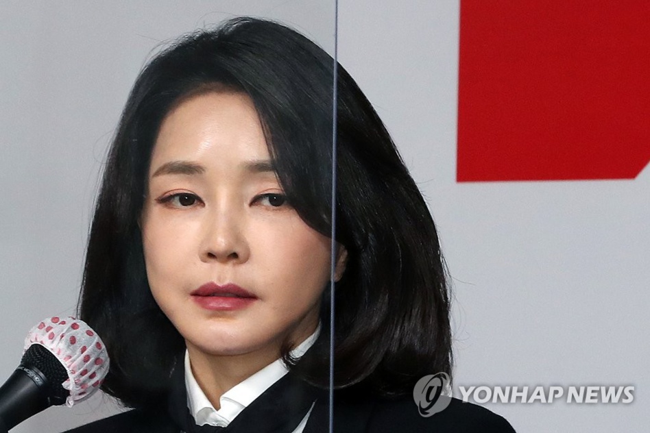 زوجة مرشح رئاسي في كوريا الجنوبية تخضع للتحقيق