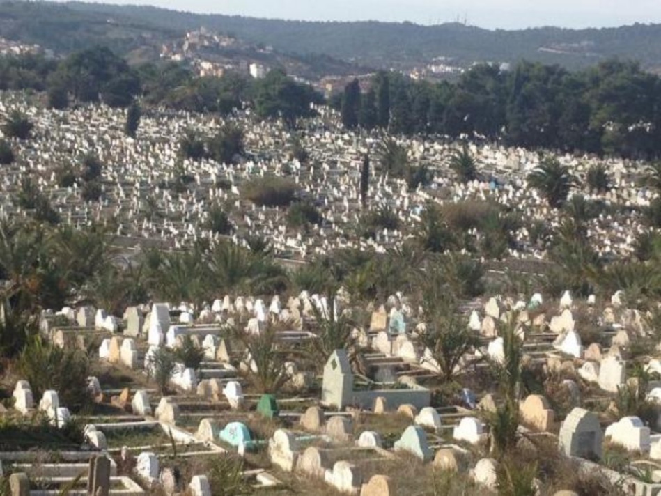 بعد اختناق مقابر طنجة بموتانا.. بعد اختناق مقابر طنجة بموتانا..
