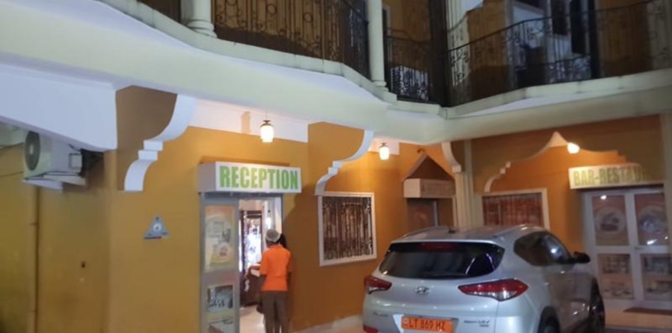 عاجل: تعرض صحافيين لاعتداء بالأسلحة البيضاء بالكاميرون عاجل: تعرض صحافيين لاعتداء بالأسلحة البيضاء بالكاميرون